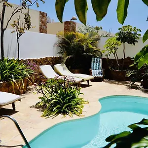  Villa Club
