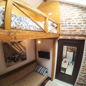 Vitosha Blvd - Attic Studio Apartment Sofia